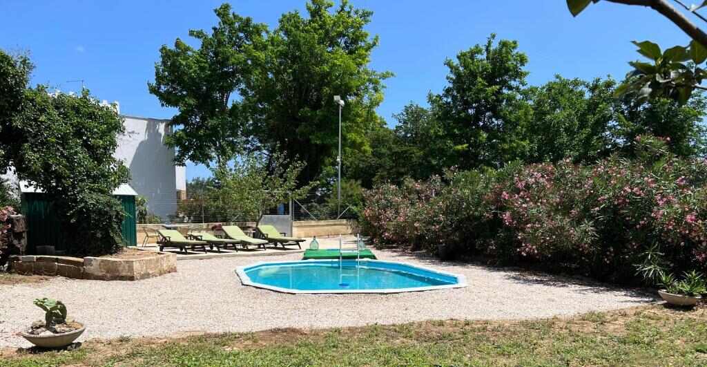 Giardino e piscina all'aperto